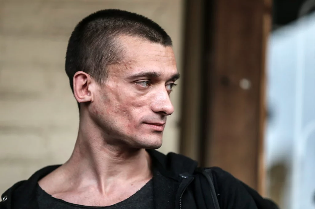 Petr Pavlensky charged after setting fire to Banque de France building ...